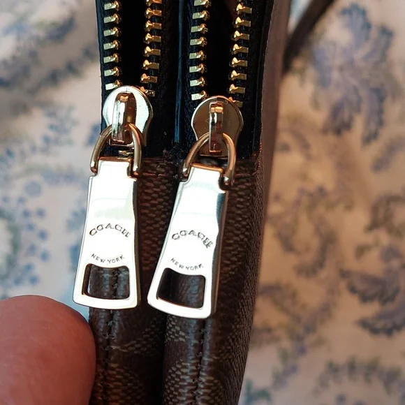 NWOT Coach signature coated canvas double corner zip wallet, unused - Picture 10 of 11